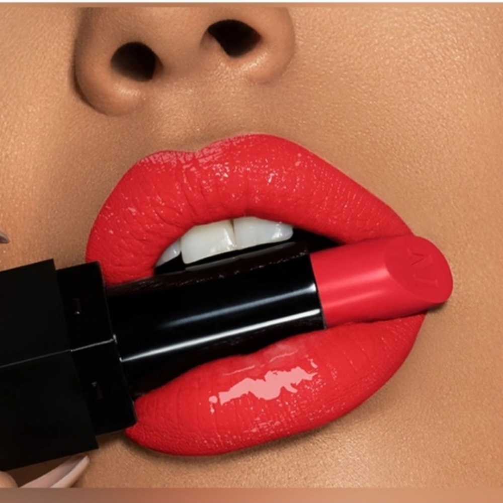 Morphe Matte Lipstick Hot Shot full size NWOB